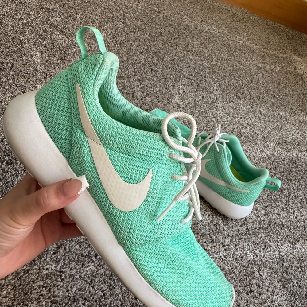 Nike Mint Green Roshes